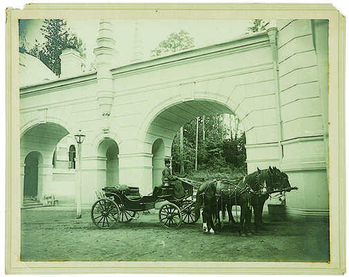 Восемь фотографий из собраний В.Г. Лидина: